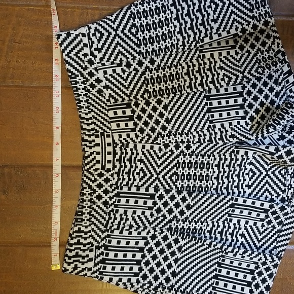 Jessica Simpson Womens Black White Printed Shorts - Picture 5 of 13